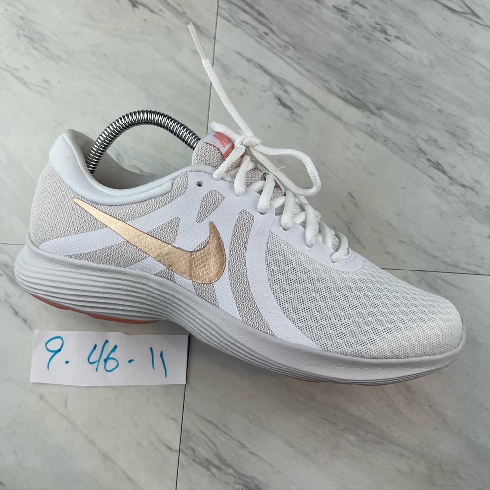 •Nike Womens Revolution 4 908999-002 White Peach Shoes Sneakers Size 9